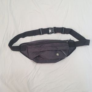 WATERFLY CROSS BODY/BUM/BELT BAG LARGE BLACK BUCKLE ZIPPERED